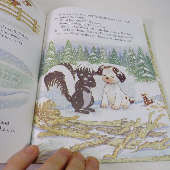 The Poky Little Puppy's First Christmas Golden Book - Picture 6 of 10